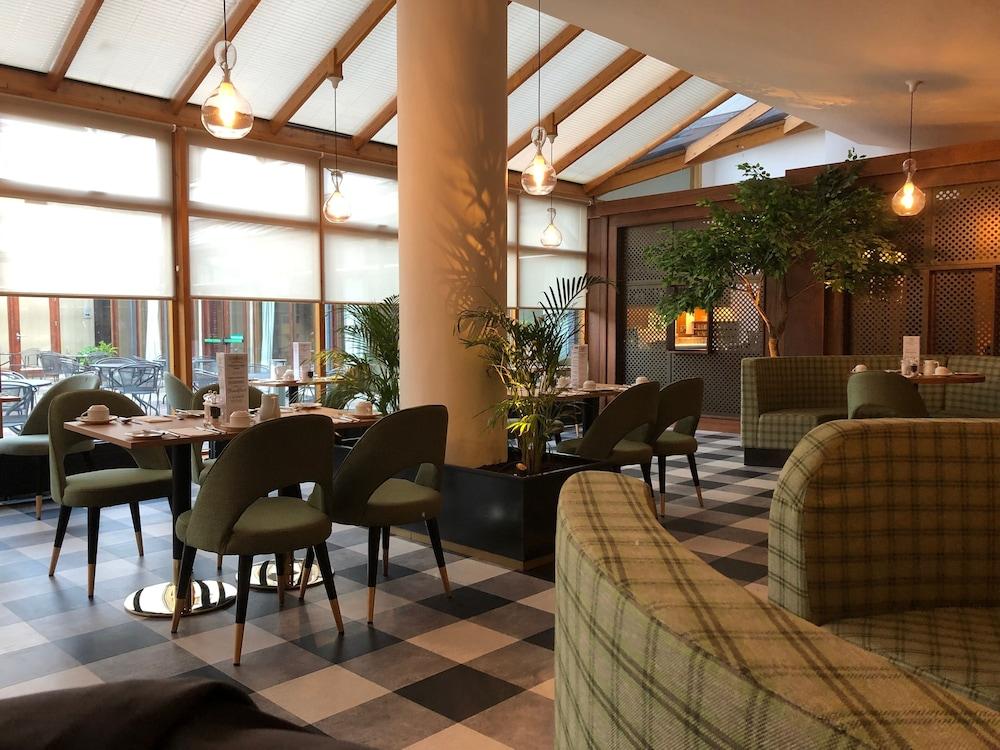 Tullamore Court Hotel Extérieur photo