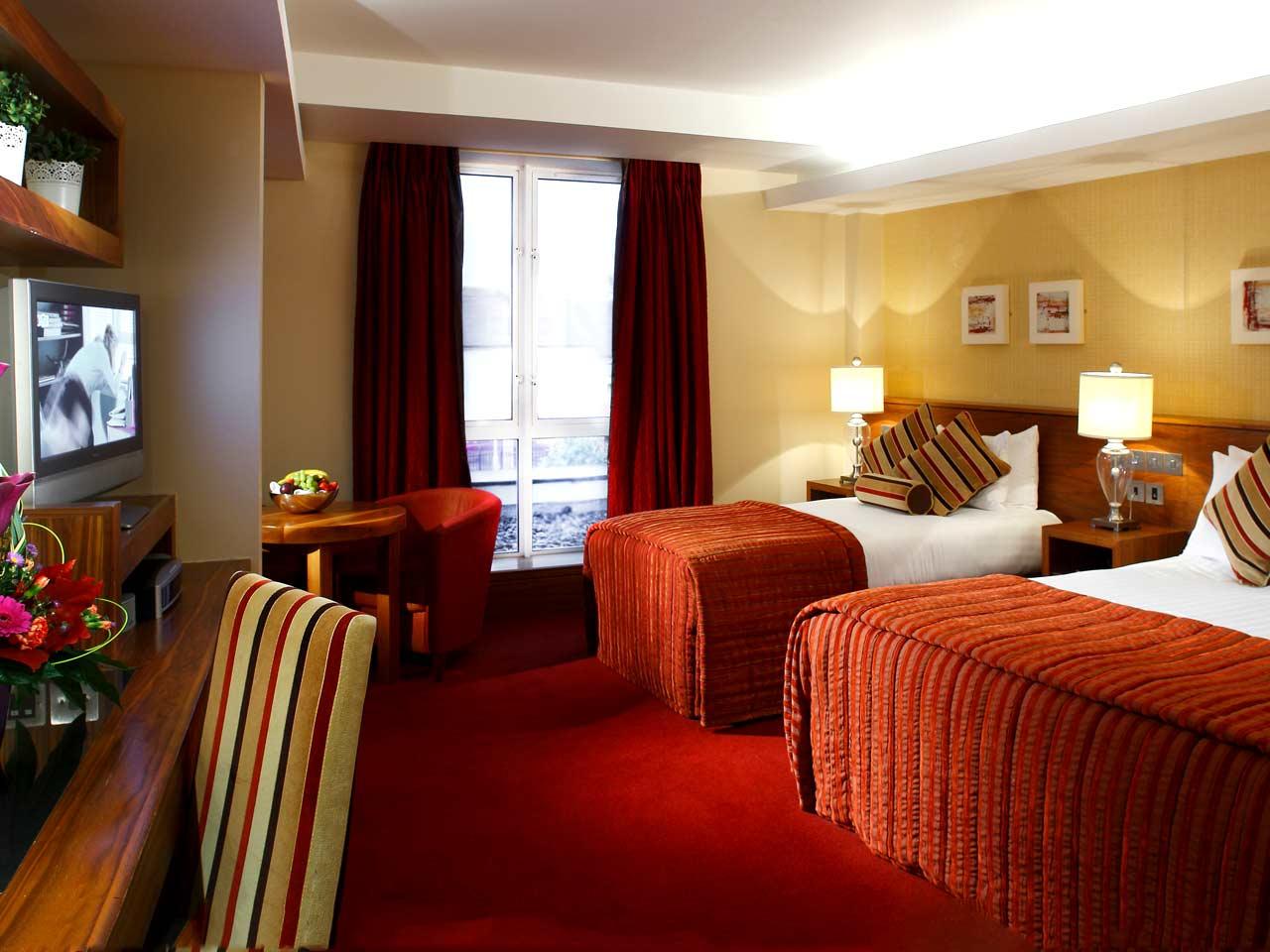 Tullamore Court Hotel Extérieur photo